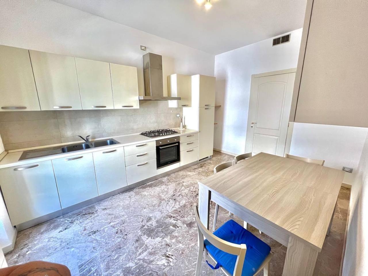 Apartment In Coorte Di Prestigio, Nel Pieno Centro Di Voghera, A Pochi Passi Dalla Stazione Voghera