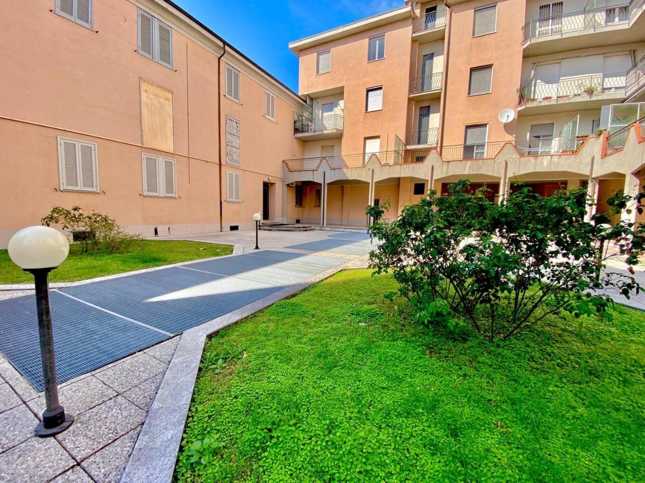 Apartment In Coorte Di Prestigio, Nel Pieno Centro Di Voghera, A Pochi Passi Dalla Stazione *