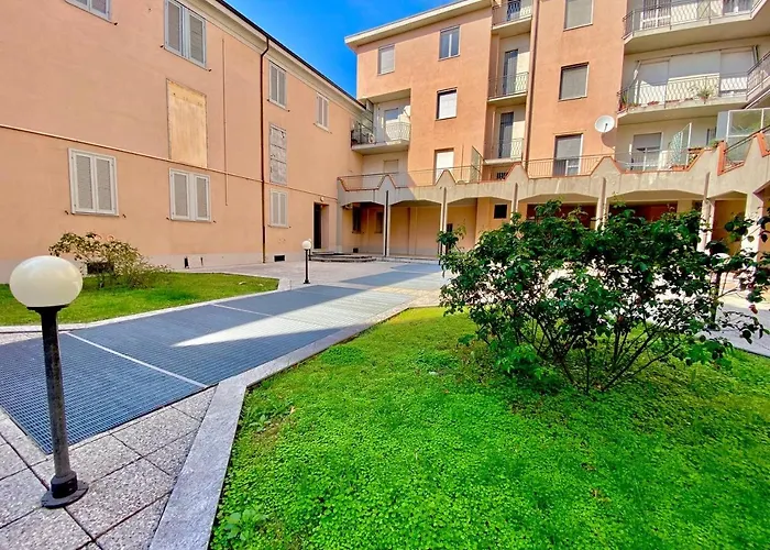 In Coorte Di Prestigio, Nel Pieno Centro Di Voghera, A Pochi Passi Dalla Stazione